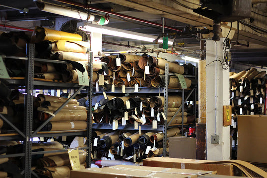 ¿Por qué bolsos de cuero fabricados en la India? Revelando la artesanía y la asequibilidad