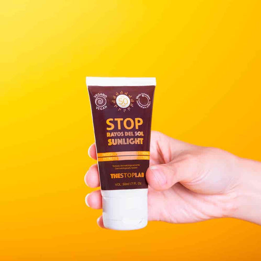 STOP SUNLIGHT Protección Solar Extrema SPF 50 - Filtro UVB-UVA, Fotoprotección 365, Piel Sensible, Acabado Invisible, Hidratación Ligera