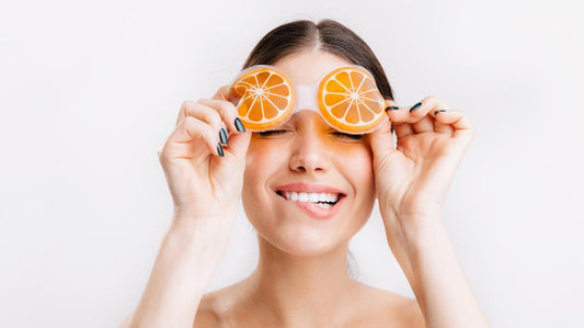 Un chorro de sol: Desvelando la magia de la niebla facial con vitamina C